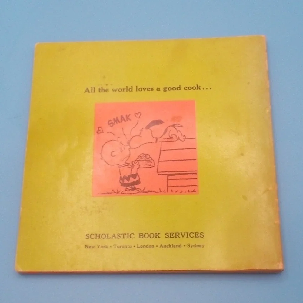 Vintage Peanuts Cook Book Charles M Schulz June Dutton Scholastic TW 1615